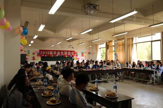 说明: E:\理学院学生工作\2018-2019学年团委工作\活动照片\2019.5.24 2019届毕业生联谊\IMG_9035.JPG